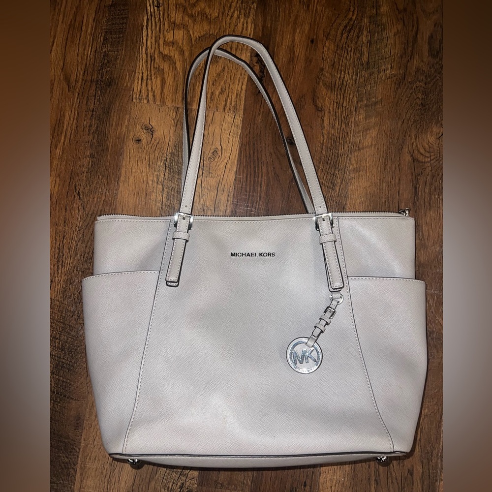 USED MICHAEL Michael Kors 
Jet Set East West Zip Tote WITH WALLET